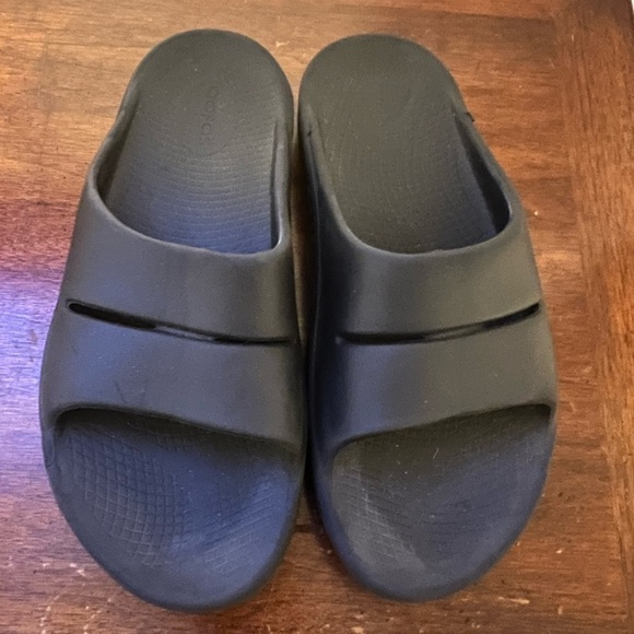 OOFOS Black Slide Sandals SIZE 40 (9 women’s) - Picture 8 of 9